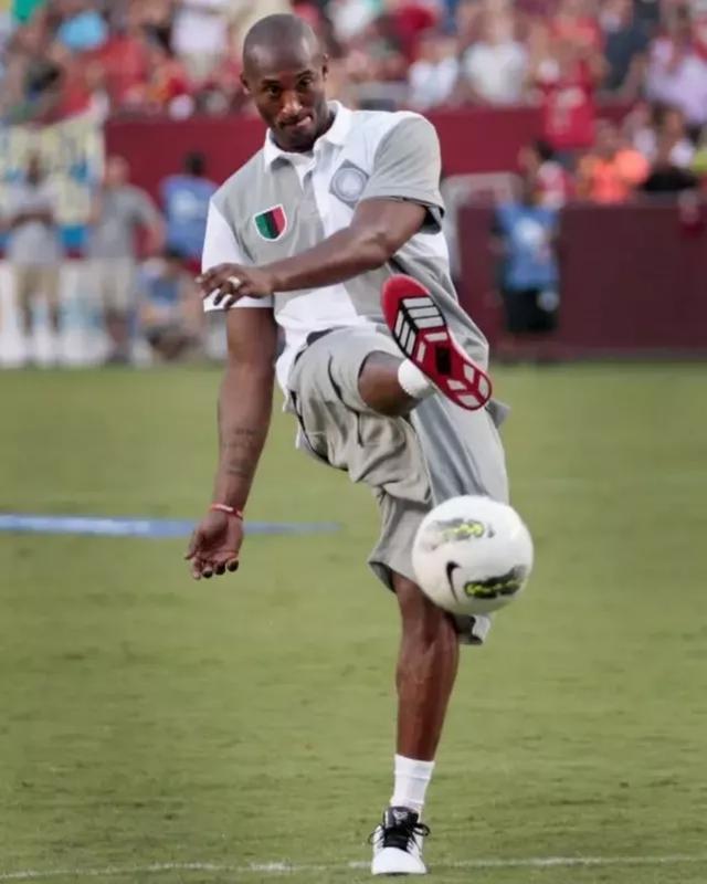 阿利松妻子晒术后照，阿利松此前因个人事务返回巴西