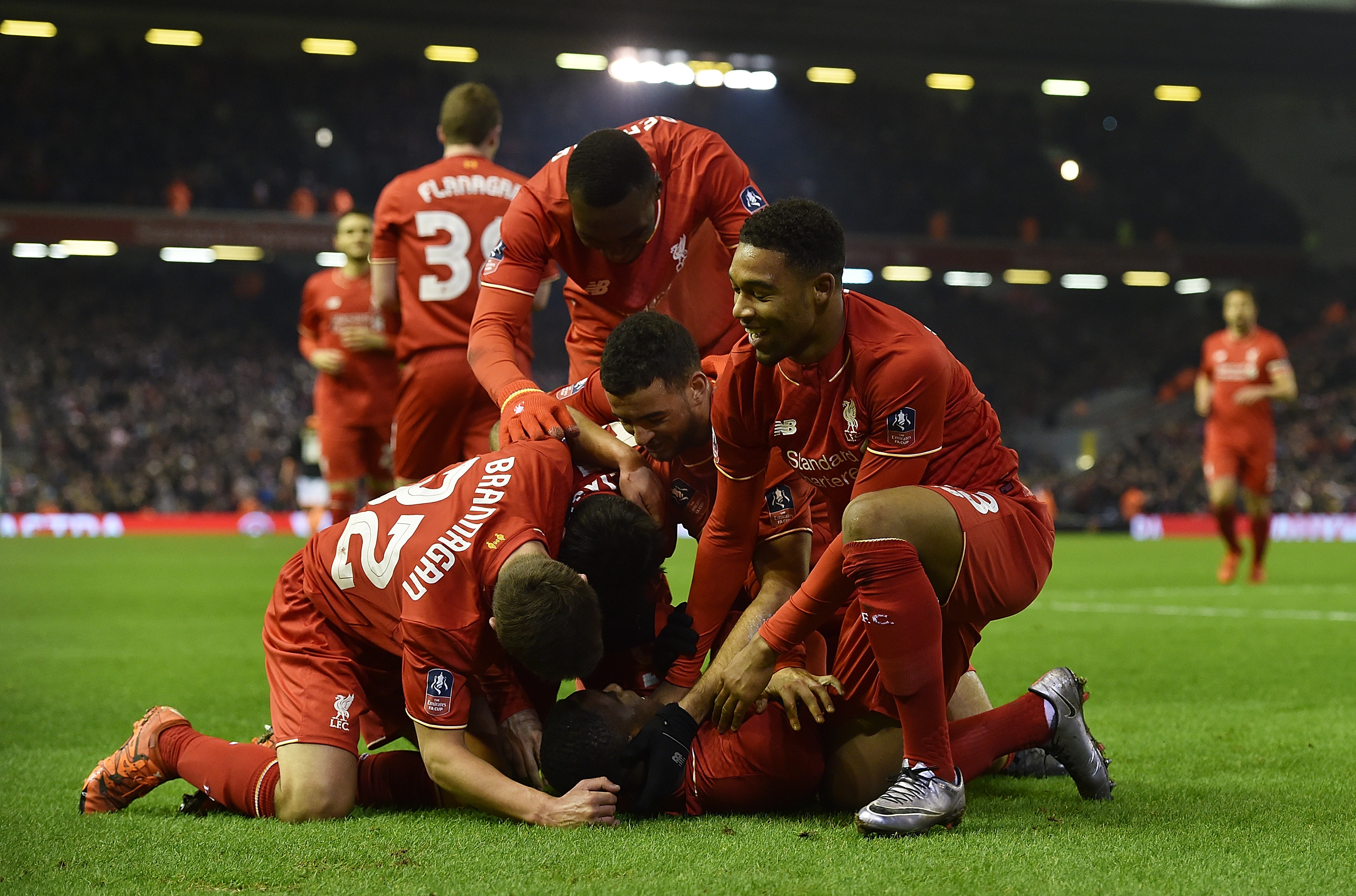 林庭谦半场16分苦苦支撑，天津三外援合计仅得7分（林庭谦半场砍下16分独撑全队，天津三外援合力仅拿7分）