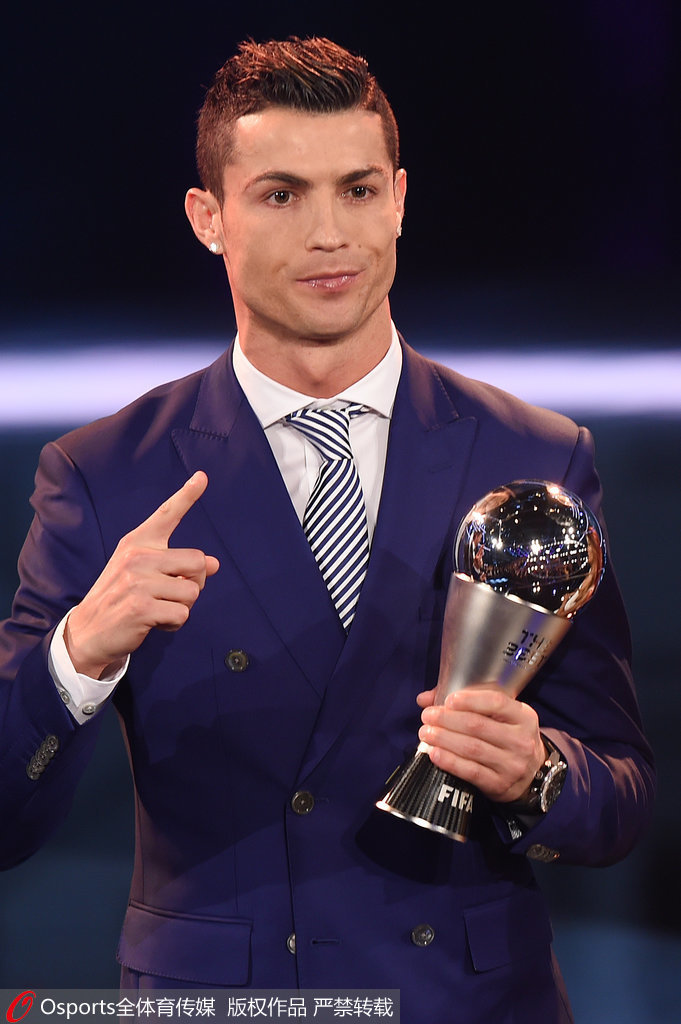 最快百球先生！哈兰德领取英超100球纪念球（英超百球最快！哈兰德获颁100球纪念球）