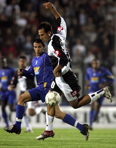 皇马官方：劳尔·阿森西奥因发烧临时退出本轮国王杯名单（皇马官宣：劳尔·阿森西奥发烧，暂时退出本轮国王杯大名单）