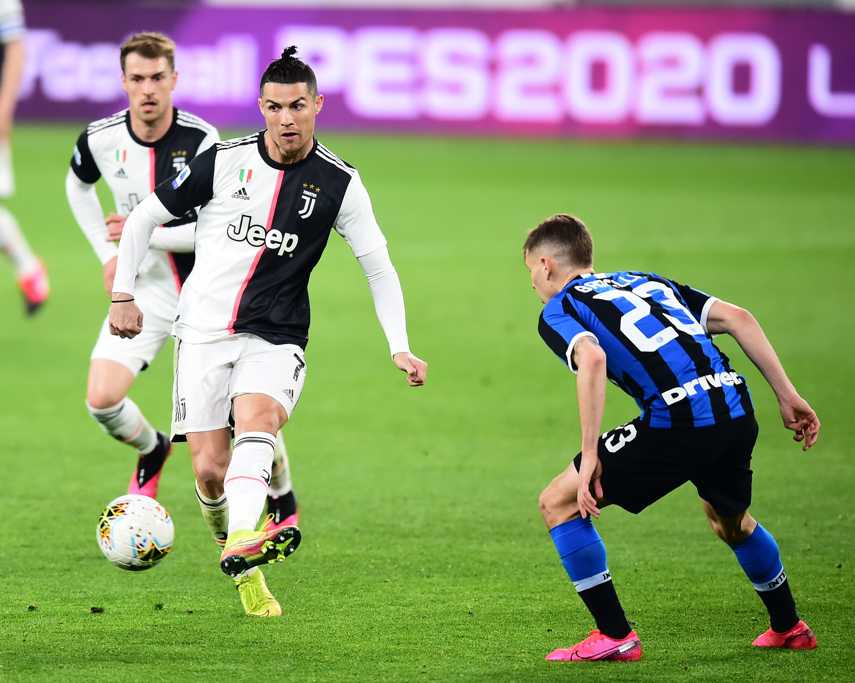 格拉斯纳：拉克鲁瓦会没事的，在六万人面前罚点球并不轻松（格拉斯纳称拉克鲁瓦无碍：六万观众面前主罚点球并不容易）