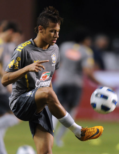 为什么棒球运动员喜欢在打击区用球棒画线