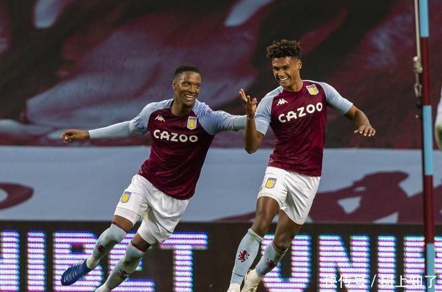 媒体人：王洪泽这样的年轻人要多留在场上 不能过快犯规限制手脚（媒体人呼吁：王洪泽等年轻球员应多留在场上，避免过早犯规束缚发挥）