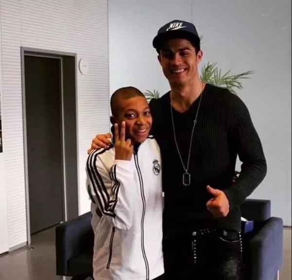 雄鹿伤病更新：场均3.3记三分的AJ·格林战活塞缺席