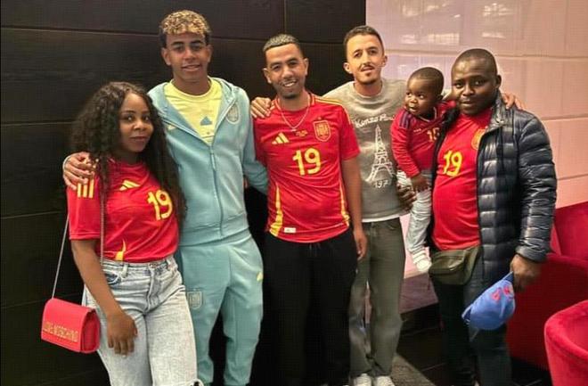 前阿森纳与切尔西后卫赞Declan Rice是顶级中场，却认为巴黎圣日耳曼的Vitinha更胜一筹（前阿森纳、切尔西后卫称赖斯已是顶级中场，但更看好巴黎的维蒂尼亚）