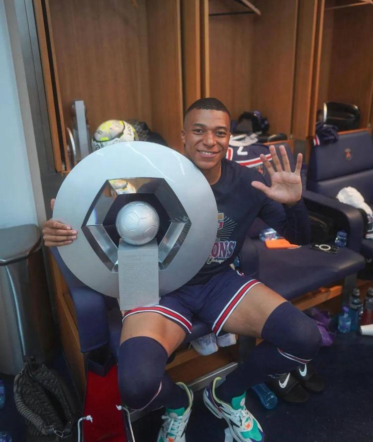 2025成都乒联混团世界杯，中国8-0胜韩，日8-3胜德，张本智和状态不佳，恐难晋级决赛。