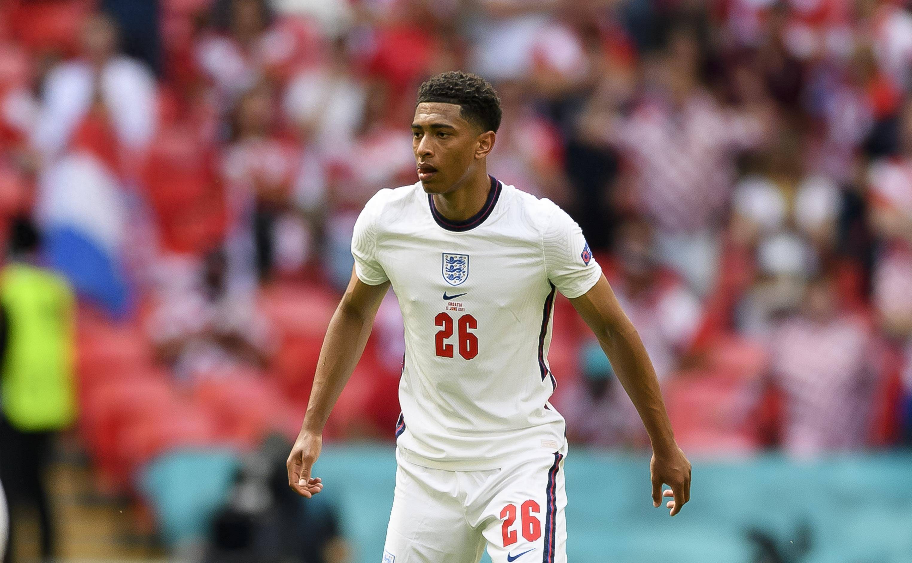 巴萨临时更换发布会人选，德容让位马丁内斯