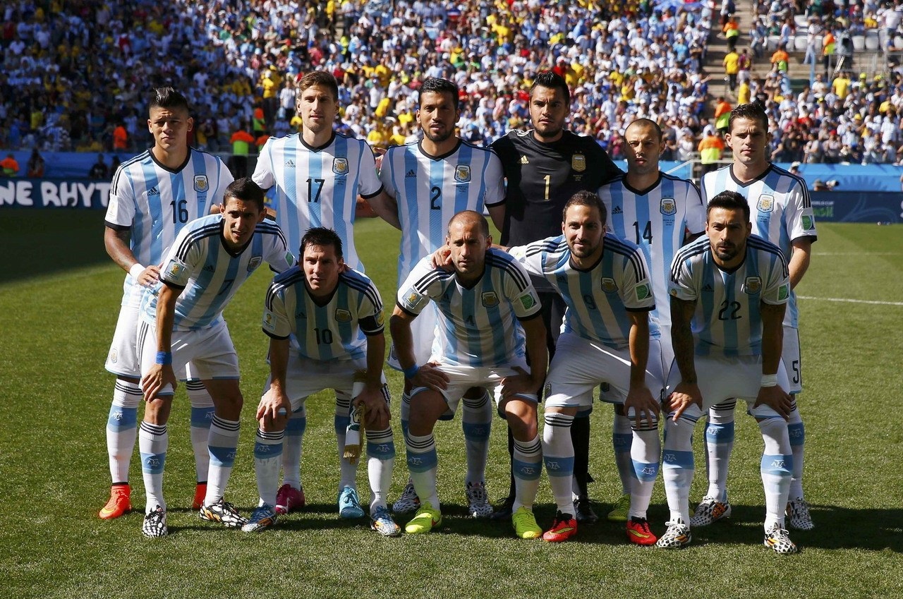 多特4-0十人黄潜，吉拉西双响，阿德耶米、斯文松建功，法比奥-席尔瓦失点