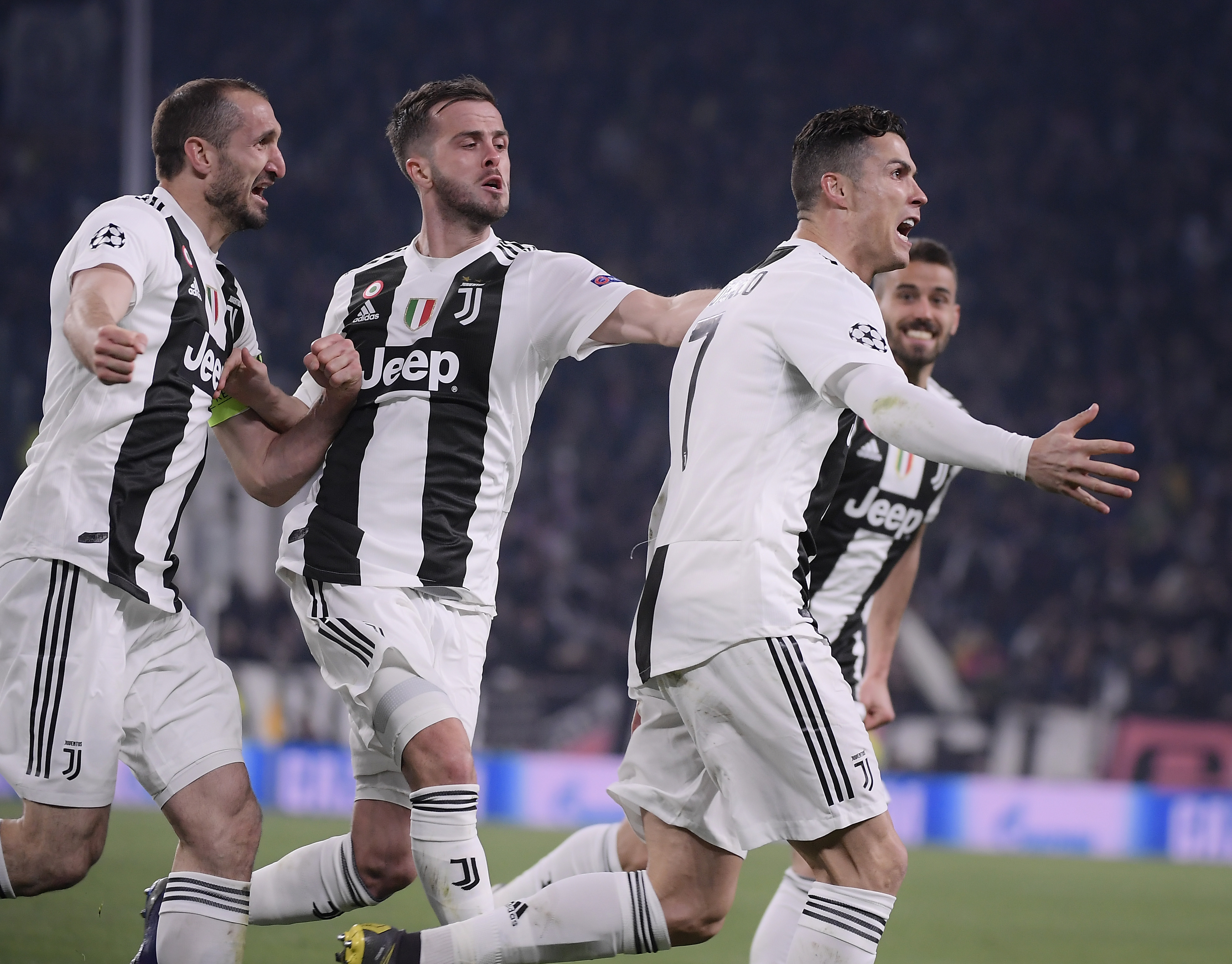 帕尔马官方：铃木彩艳成功接受手指骨折手术；据悉伤缺3个月