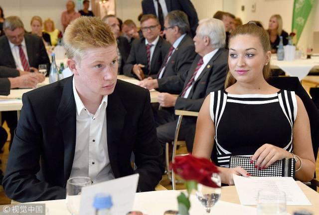 足球英超冬窗“标王”浮现，转会费惊人